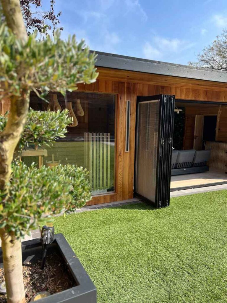 garden house aluminium bifoldind doors