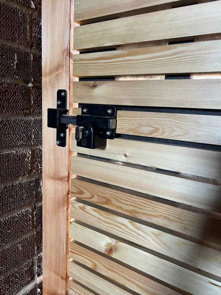 side gate slated larch